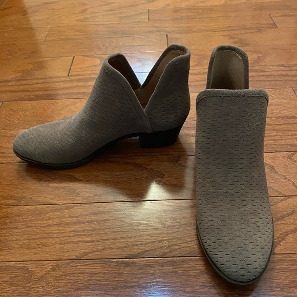 NWB Lucky Brand booties size 8. - Picture 3 of 8